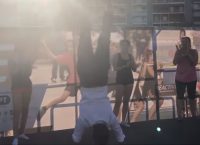 Σάκης Ρουβάς: Κάνει κατακόρυφο στη ΔΕΘ – Σε φόρμα ο τραγουδιστής (vid)