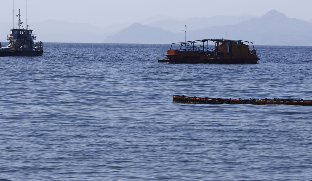 “Αγία Ζώνη ΙΙ”: Στην τελική ευθεία για την απάντληση των καυσίμων από το βυθισμένο δεξαμενόπλοιο