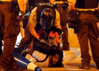 ΗΠΑ: Τρίτη νύχτα επεισοδίων στο Σεντ Λούις μετά την αθώωση αστυνομικού για τον θάνατο πολίτη (vid)