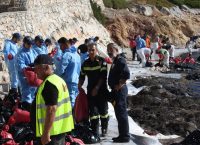 Πετρελαιοκηλίδα στον Σαρωνικό: Στη μάχη κατά της ρύπανσης και οι Ένοπλες Δυνάμεις
