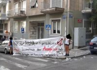 Σταύρος Κοντονής: Φωτογραφίες από την παρέμβαση αντιεξουσιαστών έξω από το σπίτι του (pics)