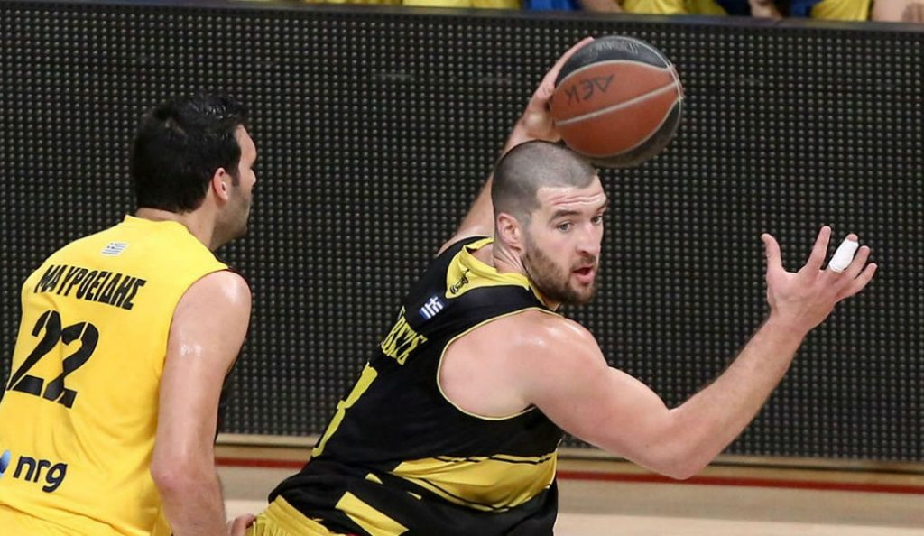 Πλησιάζει στην ΑΕΚ ο Καββαδάς