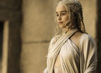 Emilia Clarke – Game Of Thrones: Έγινε ξανθιά όπως και στον ρόλο της (pics)