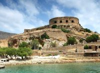 Οδοιπορικό του BBC στη Σπιναλόγκα: “Το σκοτεινό νησί με το πέπλο μυστηρίου”