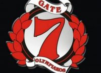 Οι «ερυθρόλευκοι» οργανωμένοι στο πλευρό της ομάδας