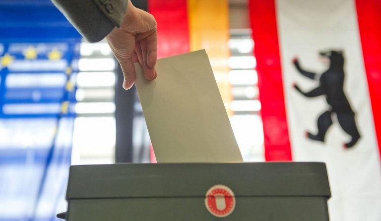 Γερμανία – Εκλογές: Στις κάλπες για να εκλέξουν το 19o Ομοσπονδιακό Κοινοβούλιo