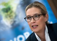 Alice Weidel: Αυτή είναι η 38χρονη ηγέτιδα του ακροδεξιού AfD (pics)