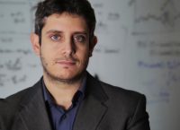 Θεμιστοκλής Σαψής: Έλληνας ερευνητής του ΜΙΤ έφτιαξε αλγόριθμο που προβλέπει ακραία γεγονότα