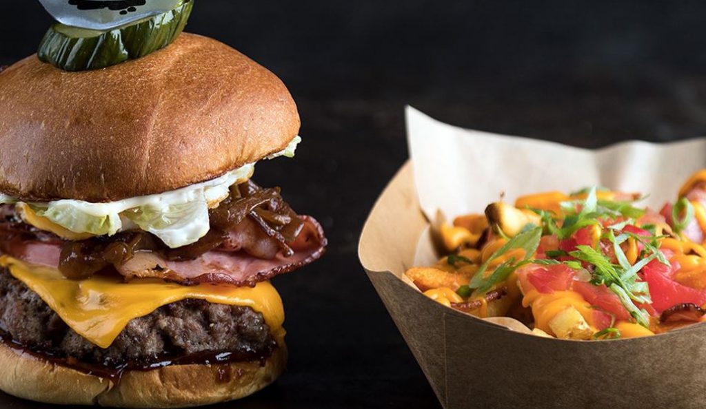 Burger Ap: Εδώ θα φας μπέργκερ από τα χέρια του Άκη Πετρετζίκη (pics)