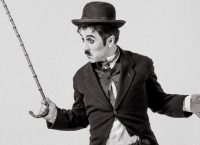 Θανάσης Τσαλταμπάσης: Δείτε τον να μεταμορφώνεται σε Τσάρλι Τσάπλιν (pics&vid)