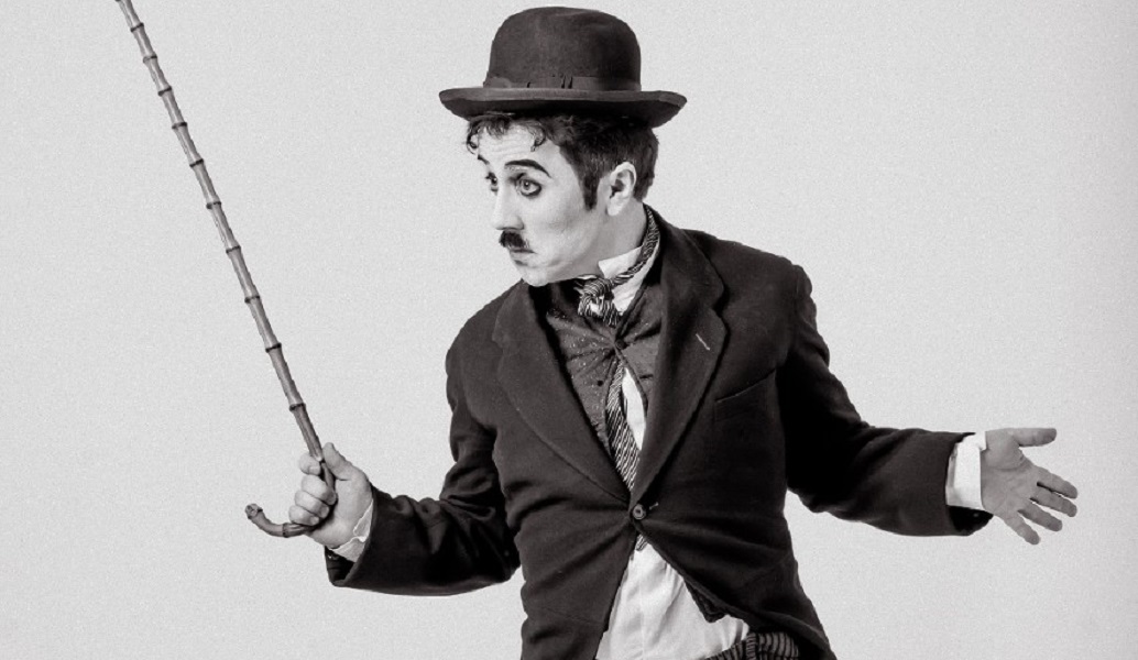 Θανάσης Τσαλταμπάσης: Δείτε τον να μεταμορφώνεται σε Τσάρλι Τσάπλιν (pics&vid)