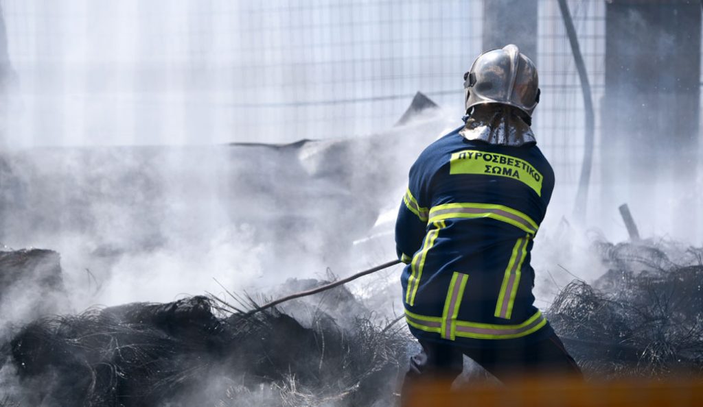 Φωτιά τώρα: Καίγεται βιομηχανία ανελκυστήρων στο Κιλκίς