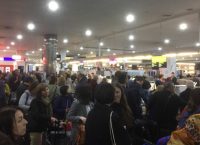 Αεροδρόμια: “Μπλακ άουτ” στο σύστημα check in -Χάος σε όλο τον κόσμο (pics)