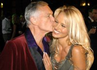 Χιού Χέφνερ: Το αντίο της Πάμελα Άντερσον στον ιδρυτή του Playboy (vid)