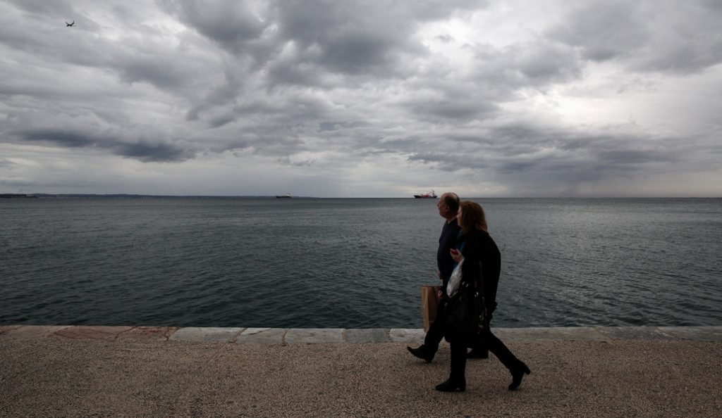 Καιρός: Βροχή με πτώση της θερμοκρασίας και ισχυρούς ανέμους