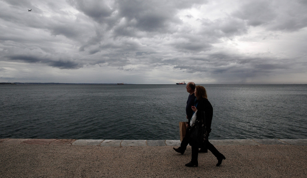 Καιρός: Βροχή με πτώση της θερμοκρασίας και ισχυρούς ανέμους