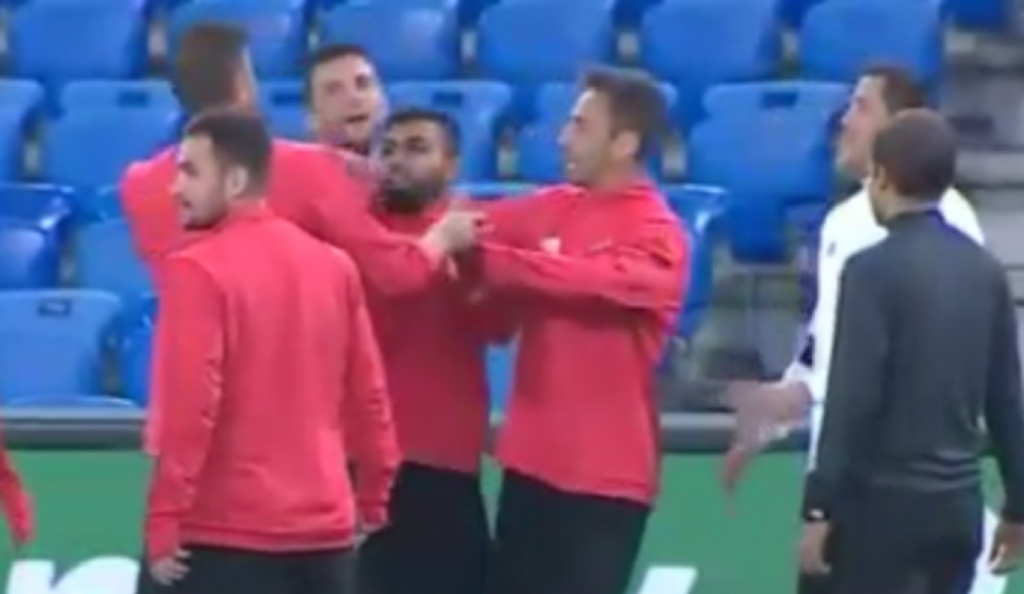 Μπενφίκα: Έπαιξαν ξύλο Ζαρντέλ – Μπαρμπόσα (vid)
