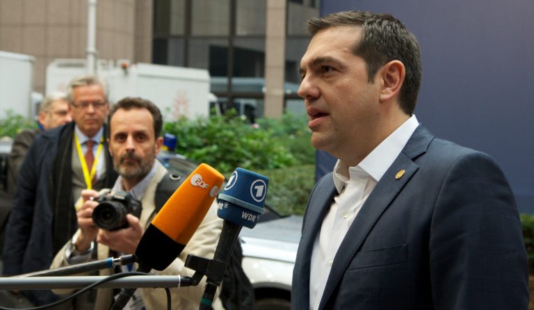 Ο Τσίπρας σε δημοσιογράφο των Σκοπίων: Εύχομαι σε λίγους μήνες να συστήνεστε ως εκπρόσωπος της Gorna Makedonija (vid)