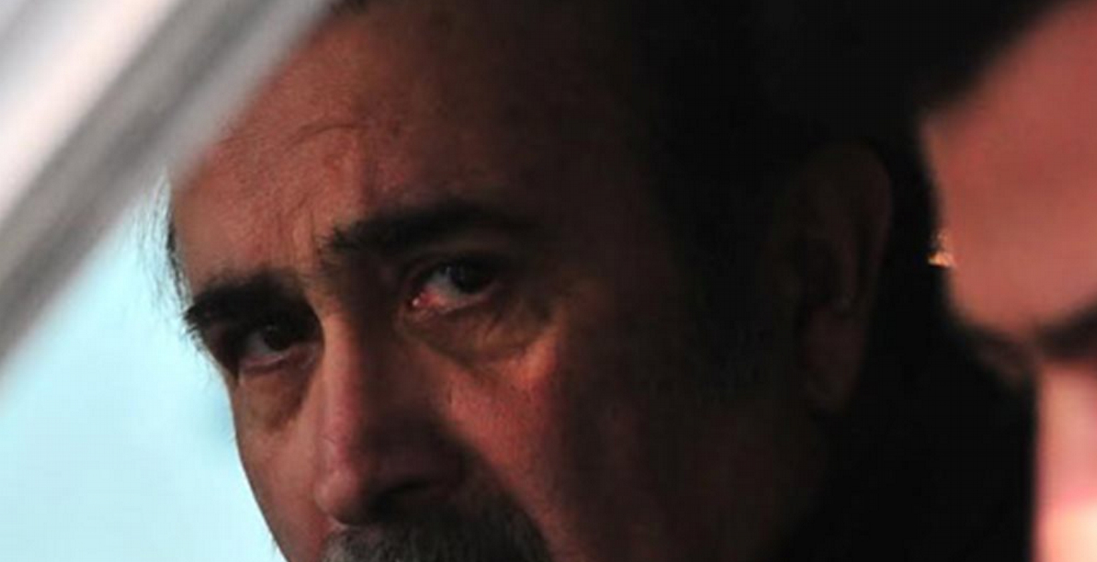 Αποστάσεις Λαζόπουλου από τους δημοσιογράφους του Alpha για τις άδειες