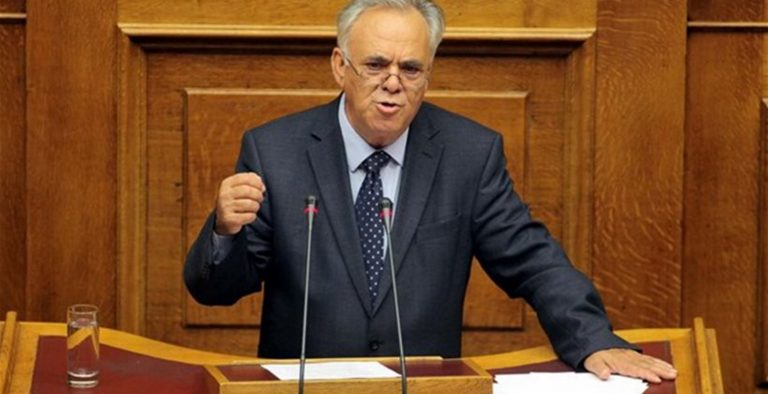 Δραγασάκης: Σε “κλειστή” σύσκεψη η αλλαγή πορείας για το χρέος