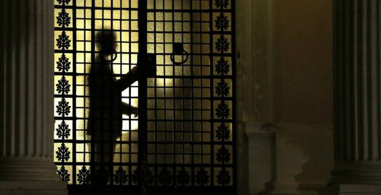 Συμφωνία – πακέτο επιδιώκει η κυβέρνηση και επιμένει για πολιτική λύση