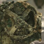 «Υπάρχουν κι άλλα τμήματα του Μηχανισμού των Αντικυθήρων στον βυθό της θάλασσας»
