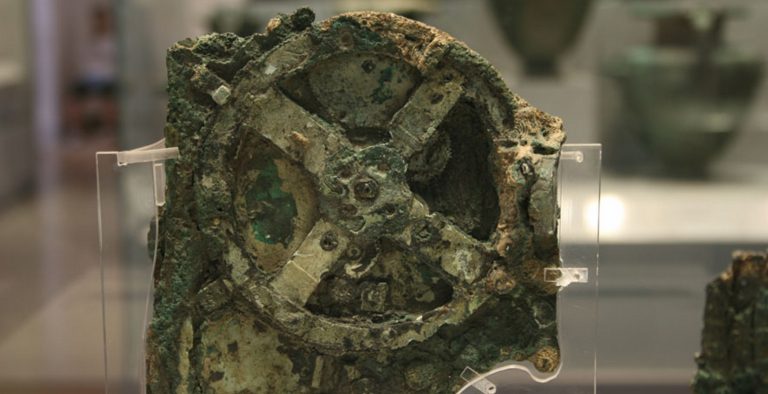 «Υπάρχουν κι άλλα τμήματα του Μηχανισμού των Αντικυθήρων στον βυθό της θάλασσας»