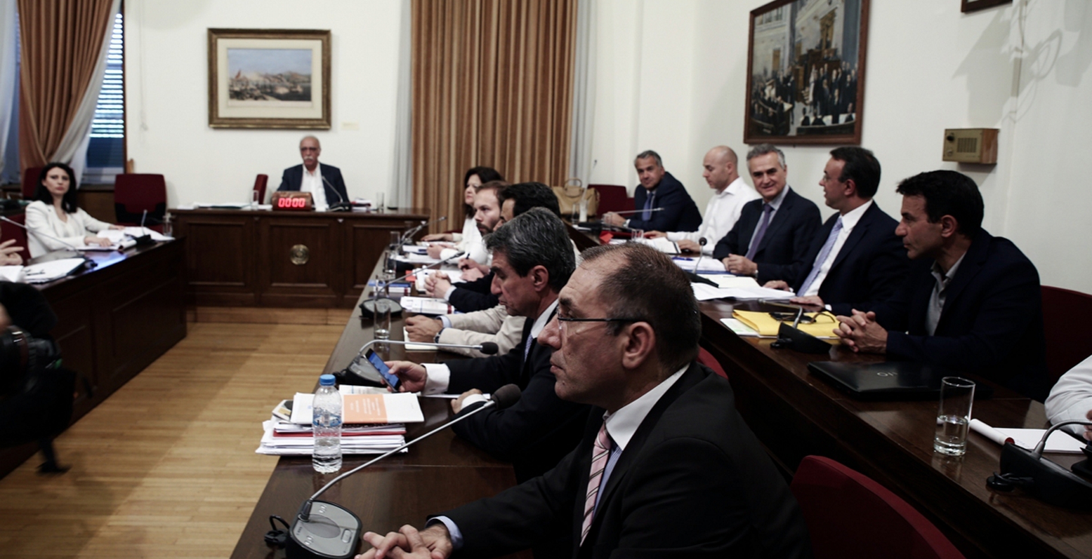“Μύλος” έγιναν Χριστοδουλοπούλου-“γαλάζιοι” και “πράσινοι” βουλευτές