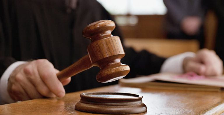 Αναστολή ενταλμάτων σύλληψης για Μπουλούτα και Φόρου