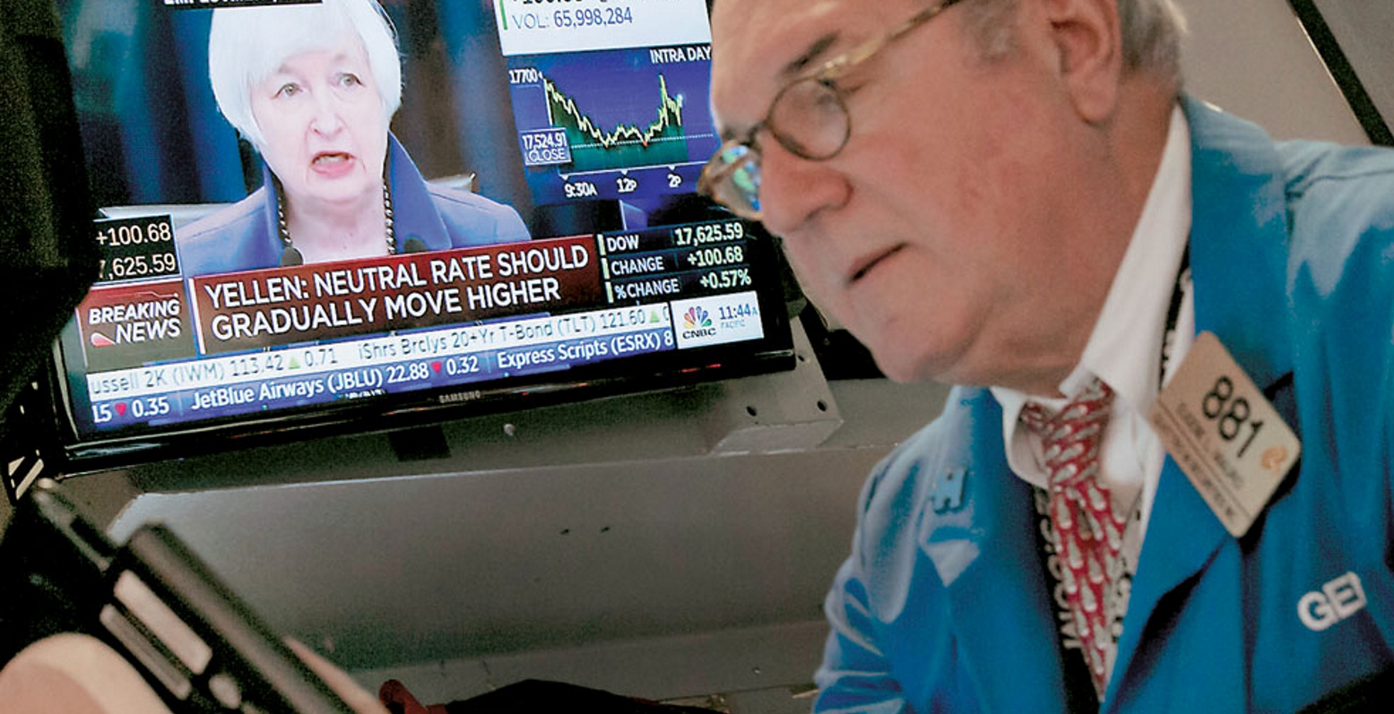 Στο «περίμενε» για τη Fed η Wall Street