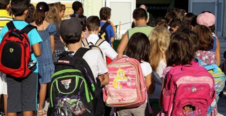 ΚΕΠΚΑ: Πιο «βαριά» φέτος η σχολική τσάντα
