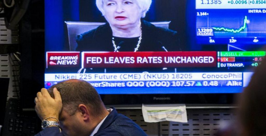 Στραμμένη στο επιτόκιο της Fed η Wall Street