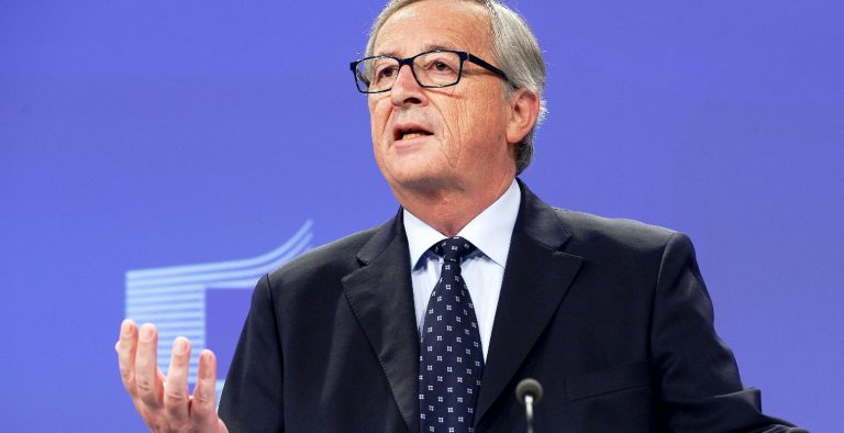 Γιούνκερ: Η Τουρκία θα φταίει αν καταρρεύσει η συμφωνία για το προσφυγικό