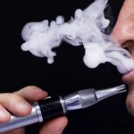 Τέλος το ηλεκτρονικό τσιγάρο στους δημόσιους χώρους