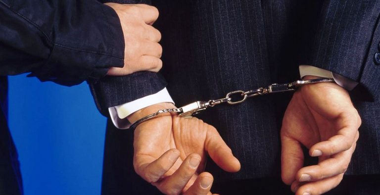 Συνελήφθη γιατρός για μη έκδοση αποδείξεων