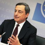 Μάριο Ντράγκι: Πηγή αβεβαιότητας η ανατίμηση του ευρώ