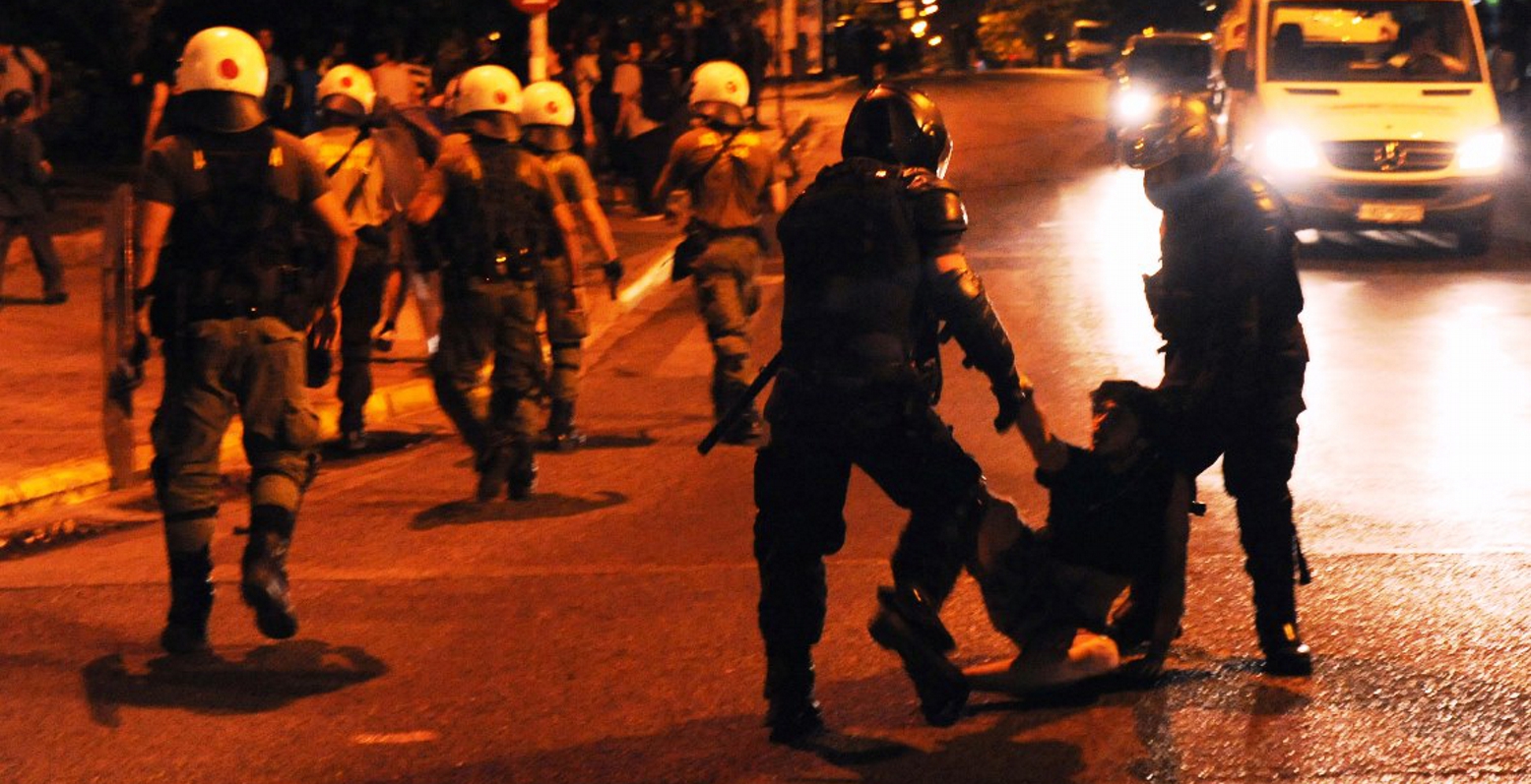 Κυνηγητό από αντιεξουσιάστες μέσα στα Εξάρχεια (video)