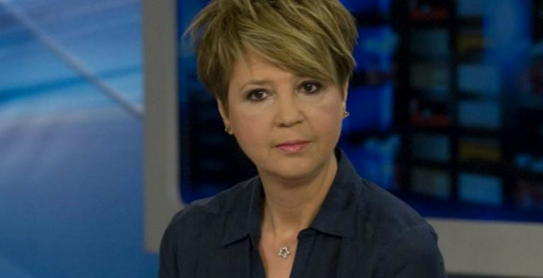 «Χαρτοπόλεμος» ανακοινώσεων για τη συνέντευξη Μητσοτάκη