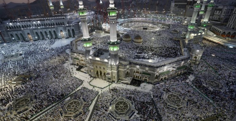 Σαουδική Αραβία : Προμηθεύει με βραχιόλια αναγνώρισης τους πιστούς για το ετήσιο προσκύνημα στη Μέκκα