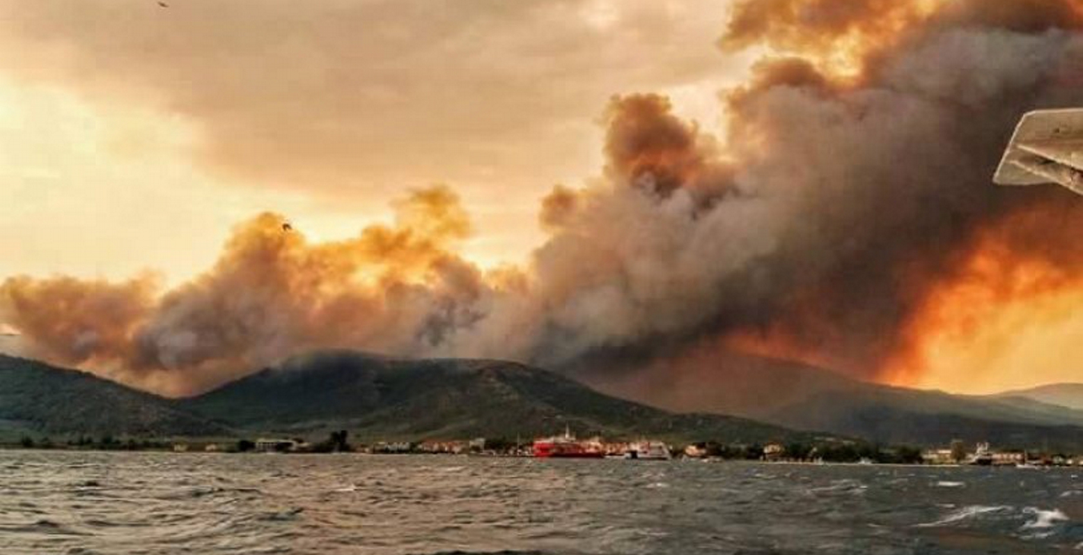 Μάχη με τις φλόγες στη Θάσο