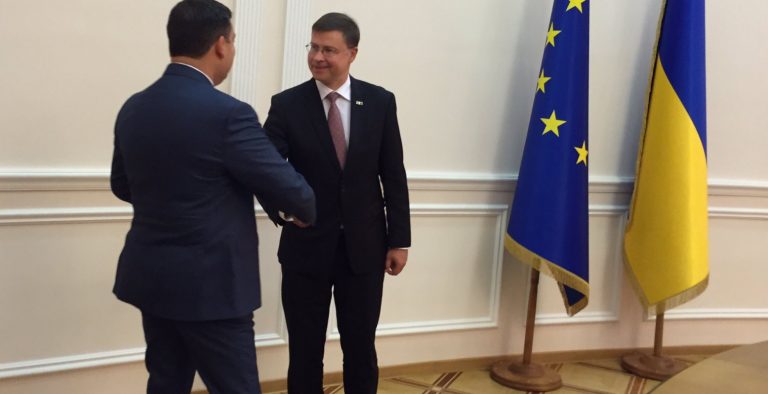 Κομισιόν: Με όρους τα 600 εκατ. ευρώ στην Ουκρανία