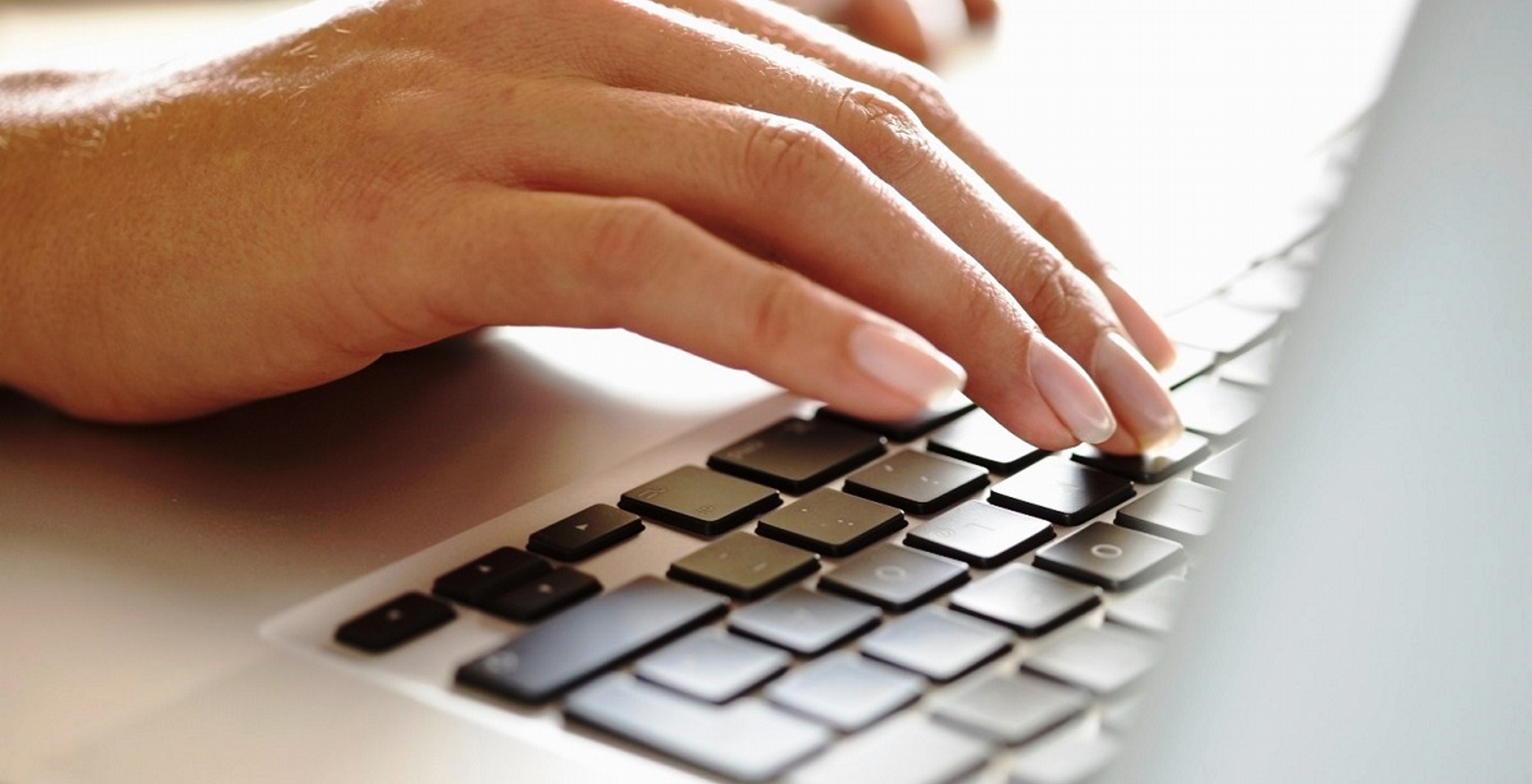 Το πλαστικό που θα αλλάξει τα κινητά και τα λάπτοπ