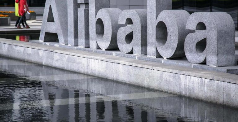 Τσίπρας: Επικοινωνιακοί ελιγμοί με την επίσκεψη της Alibaba