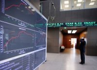 Χ.Α.: Στάση αναμονής με το βλέμμα στη διαπραγμάτευση