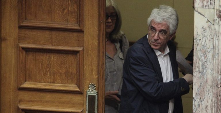 Κυβερνητική κάλυψη στον Παρασκευόπουλο για τη Χρυσή Αυγή