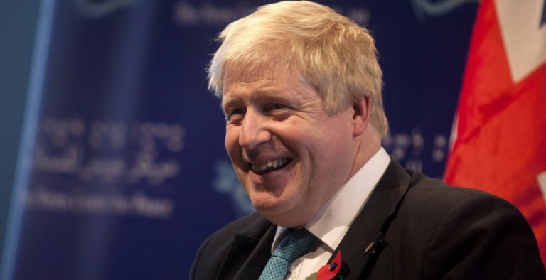 Μπ. Τζόνσον: Οι διαπραγματεύσεις για το Brexit θα ξεκινήσουν αρχές του 2017