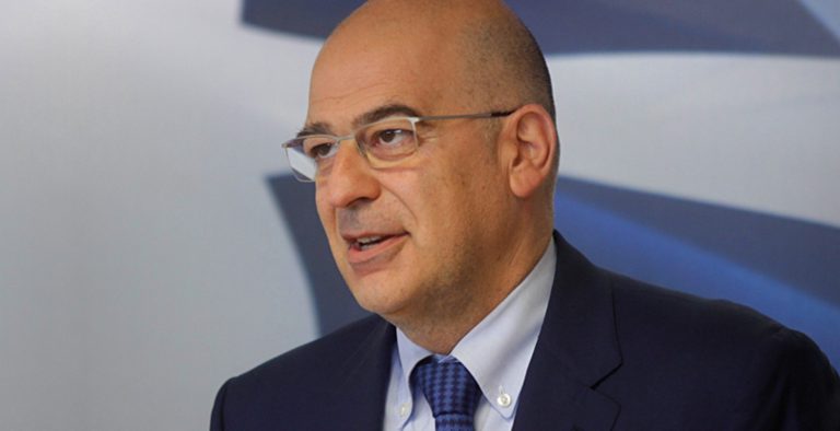 Δένδιας: Η διαδικασία με τις άδειες στερείται σοβαρότητας