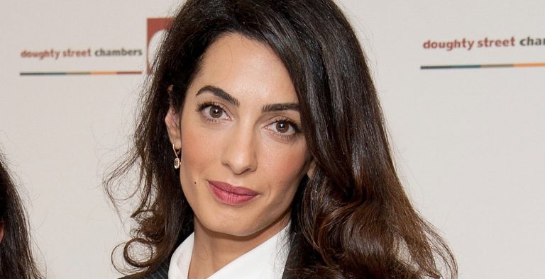 Αmal Clooney: Στην πρώτη της έξοδο μετά την ανακοίνωση της εγκυμοσύνης (pics)