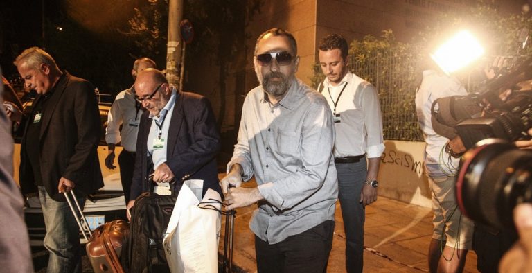 “Ξεσκονίζουν” τον Καλογρίτσα για μαύρο χρήμα και φοροδιαφυγή