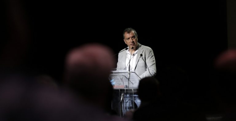Θεοδωράκης για το Κυπριακό: Να γκρεμιστεί το τελευταίο τείχος στην Ευρώπη